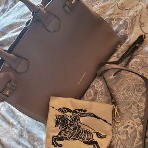 Burberry Banner Medium House Check Tote - Picture 3 of 7